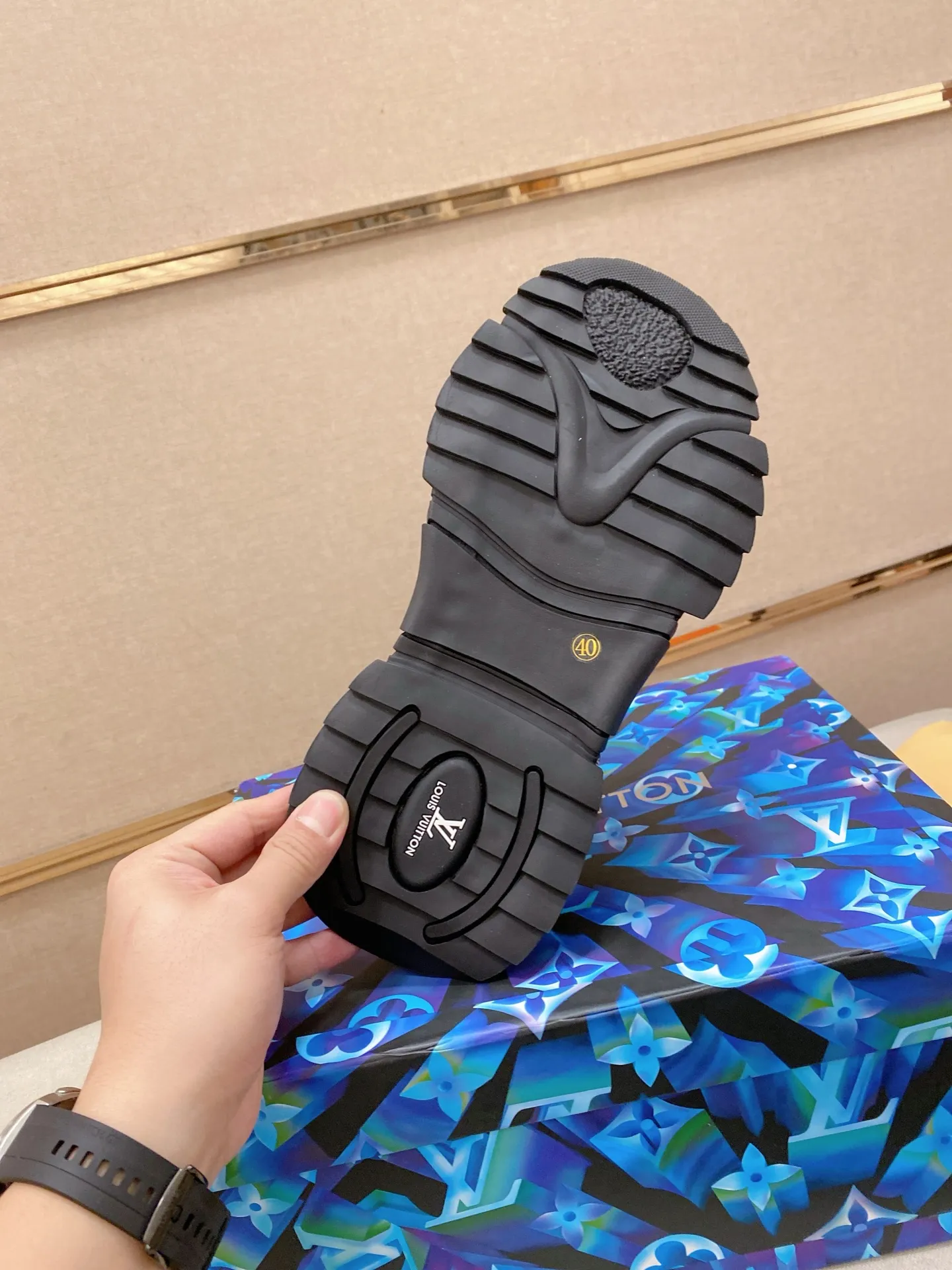 Factory price 600💰 Louis Vuitton (Louis Vuitton/lv) official website 1:1 copy 👊🏻Upper 🇮🇹Imported cowhide🇩🇪Lining imported breathable mesh lining. The original outsole is molded to reflect the identity of every man, and the upper foot is elegant and stable🚶🏻🚶🏻The high-end custom counter original replica📯The shoe last remains unchanged regardless of wind and rain, and can withstand the verification of time🔍️,🔵 Size: 39-45. Can be customized 38-46 non-refundable and non-exchangeable!